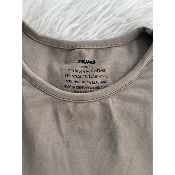 Skims Soft Smoothing Seamless T-Shirt Truffle Size 1X - Picture 7 of 7